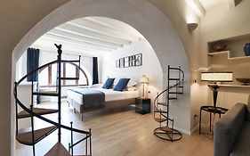 Elegant Rosales Apt.